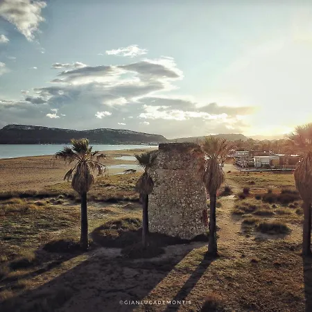 ゲストハウス Lighthouse カリアリ