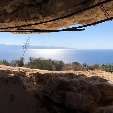 Lighthouse בית הארחה 3*